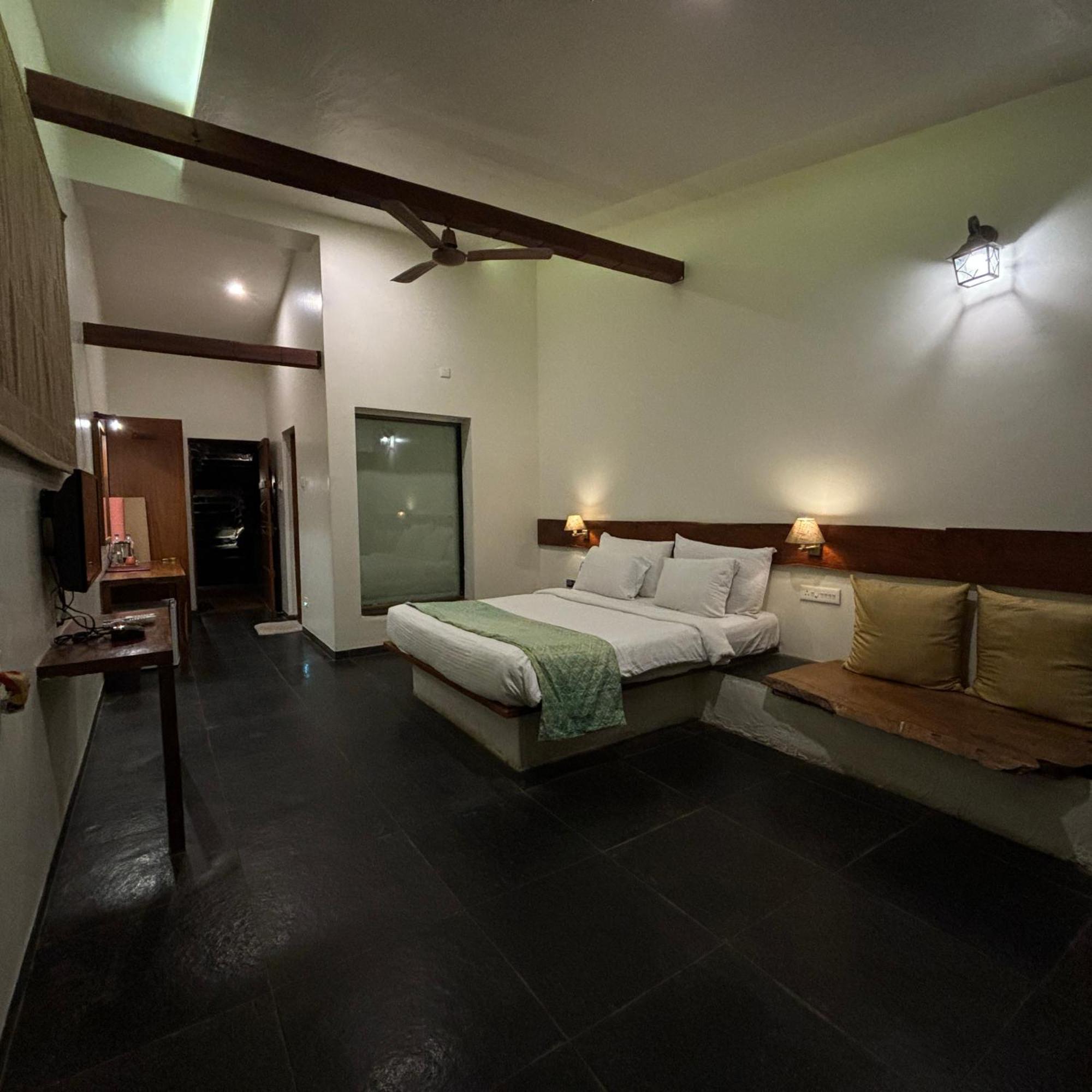 Nisarg Resort Kolhapur Eksteriør bilde