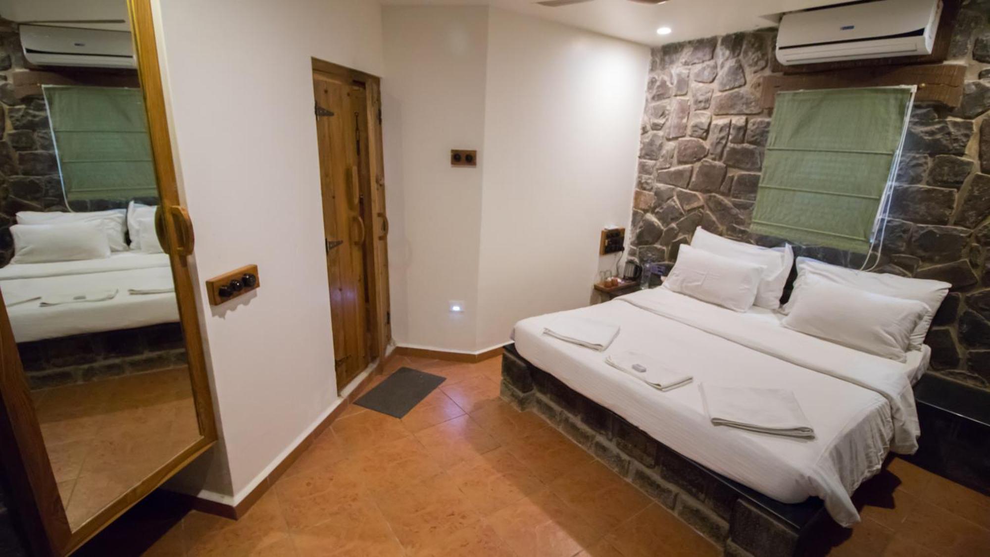 Nisarg Resort Kolhapur Eksteriør bilde